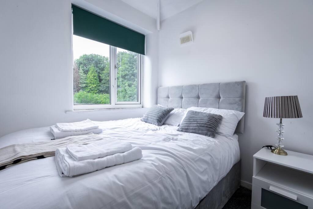 Windsor House 3 Bedrooms Sleeps 8 Манчестер Экстерьер фото