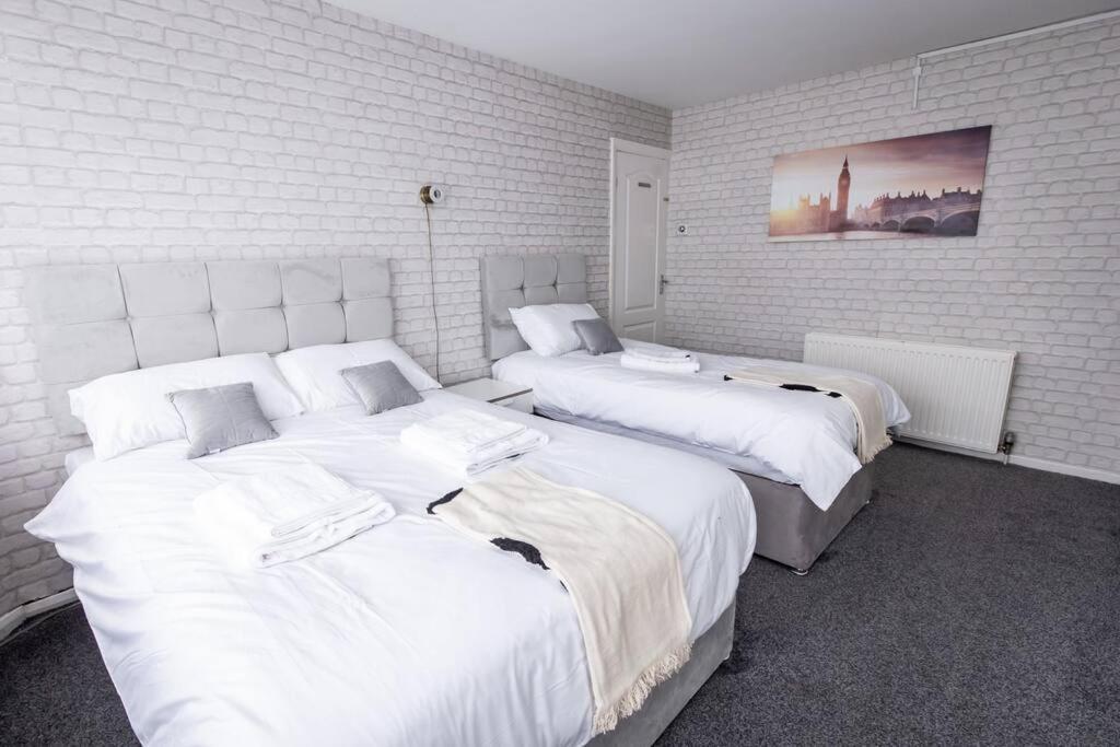 Windsor House 3 Bedrooms Sleeps 8 Манчестер Экстерьер фото