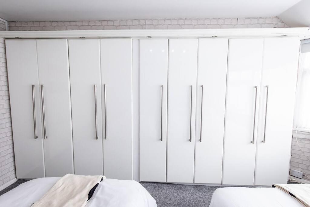 Windsor House 3 Bedrooms Sleeps 8 Манчестер Экстерьер фото