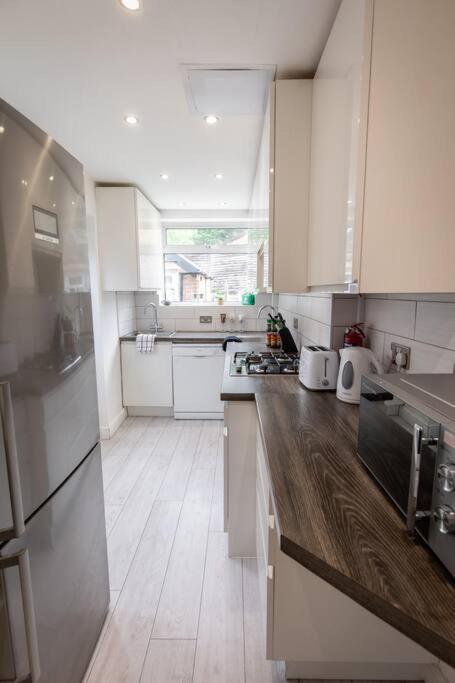 Windsor House 3 Bedrooms Sleeps 8 Манчестер Экстерьер фото